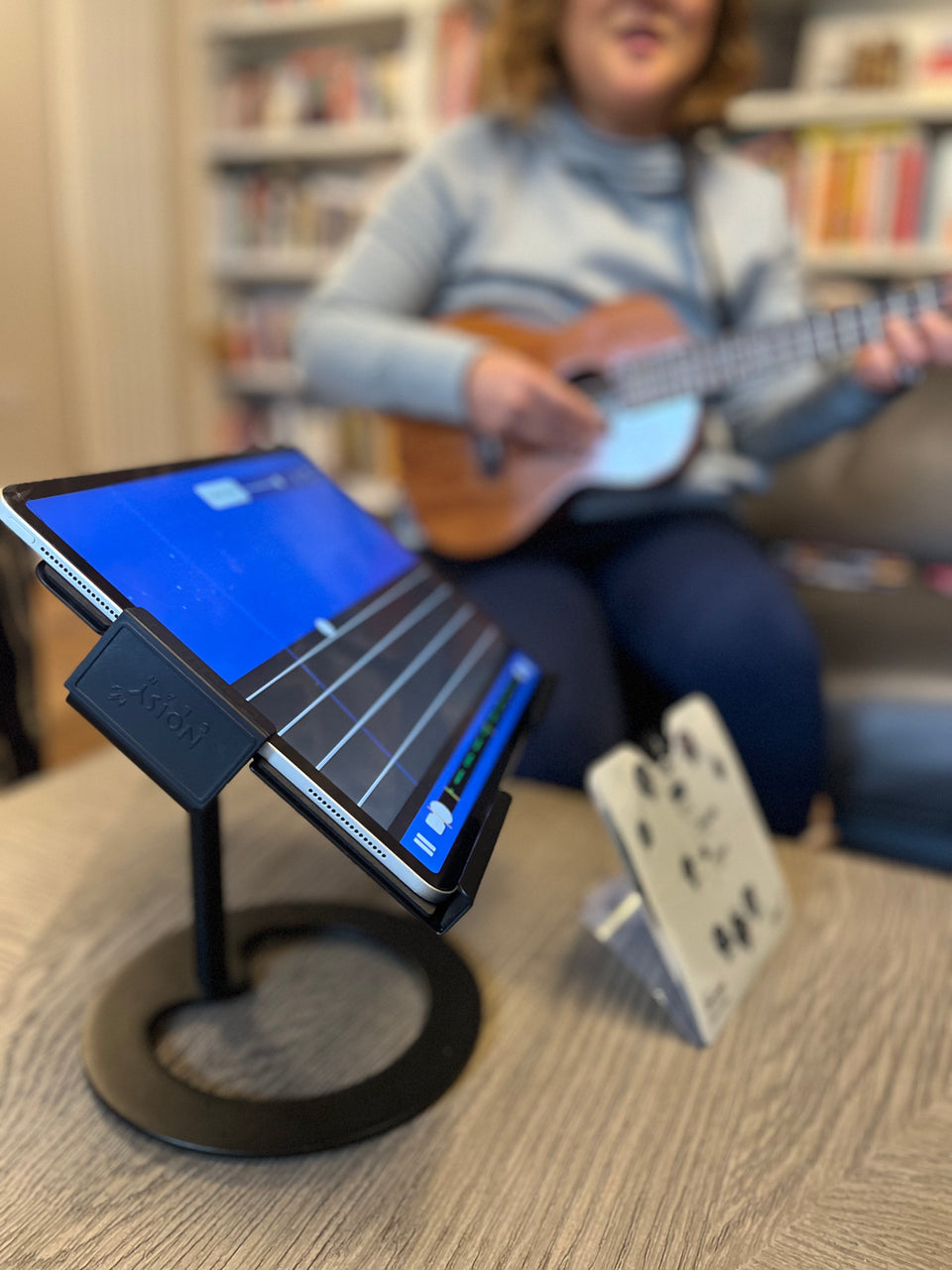 clip ipad on tabletop holder