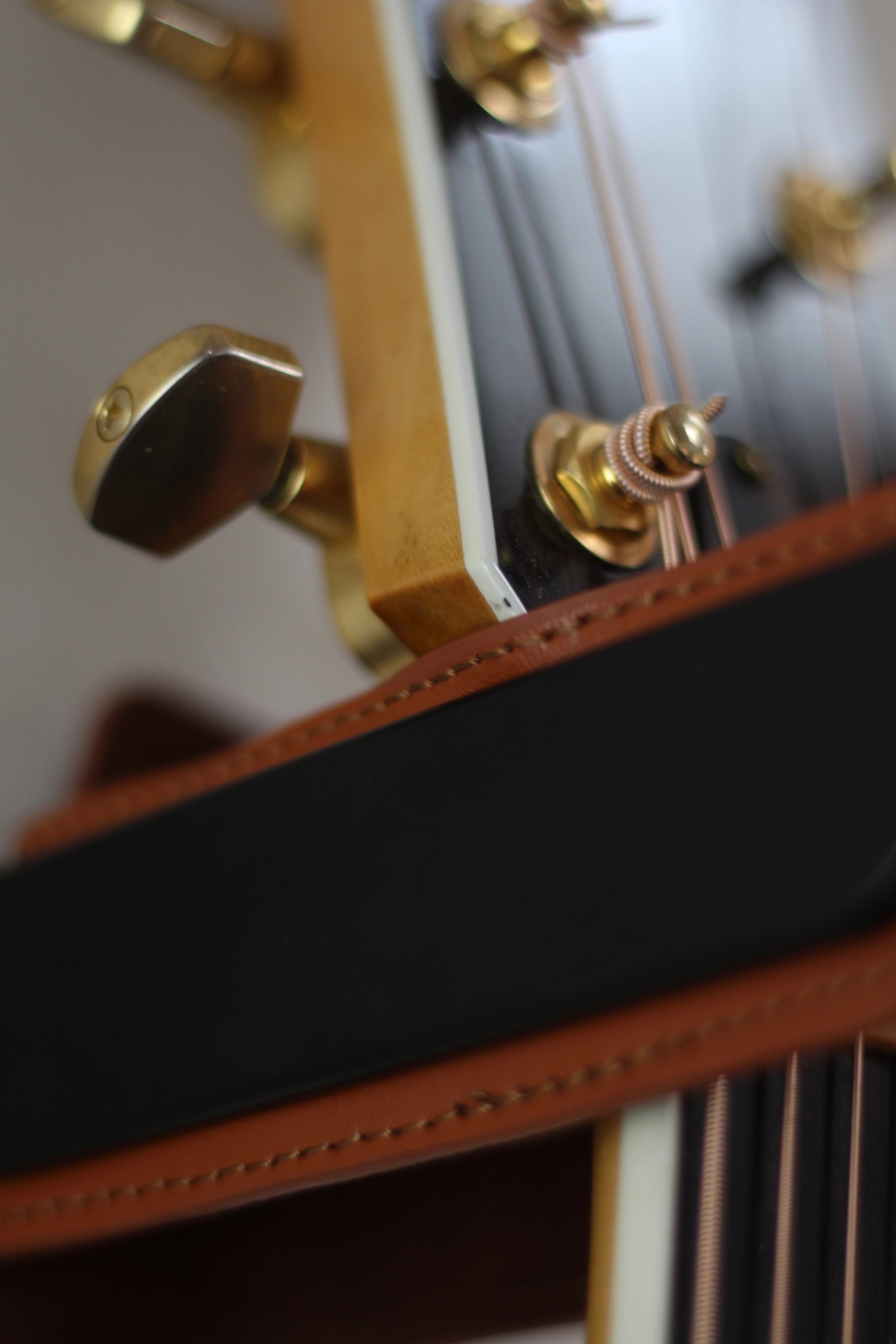 close up of levitate guitar holder